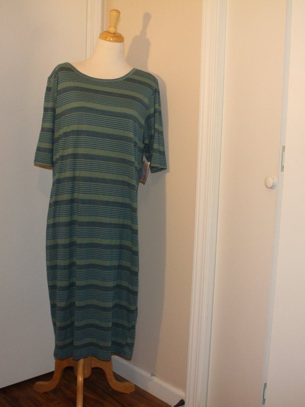 New NWT Plus Size 3XL LulaRoe Lightweight Dress Julia Style